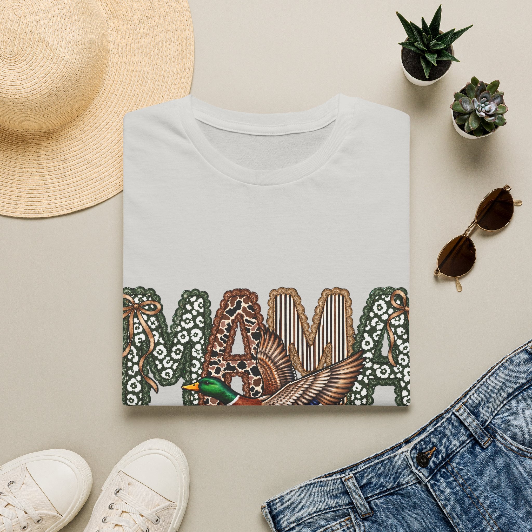 Mama Duck T-Shirt Vintage Floral 'MAMA' Design for Moms