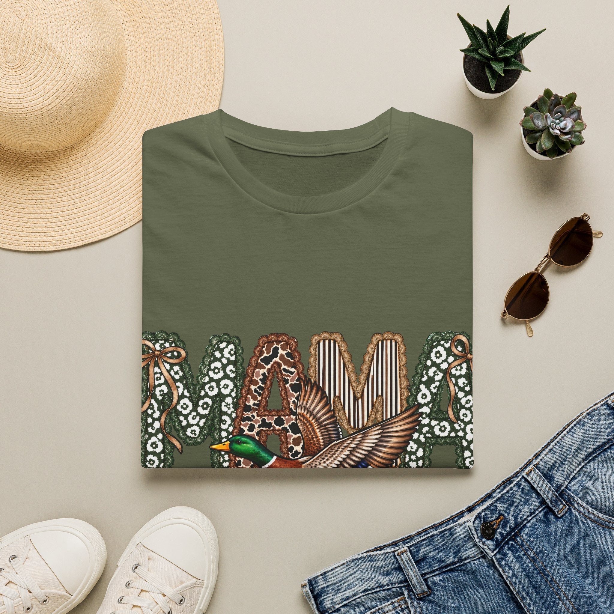 Mama Duck T-Shirt Vintage Floral 'MAMA' Design for Moms