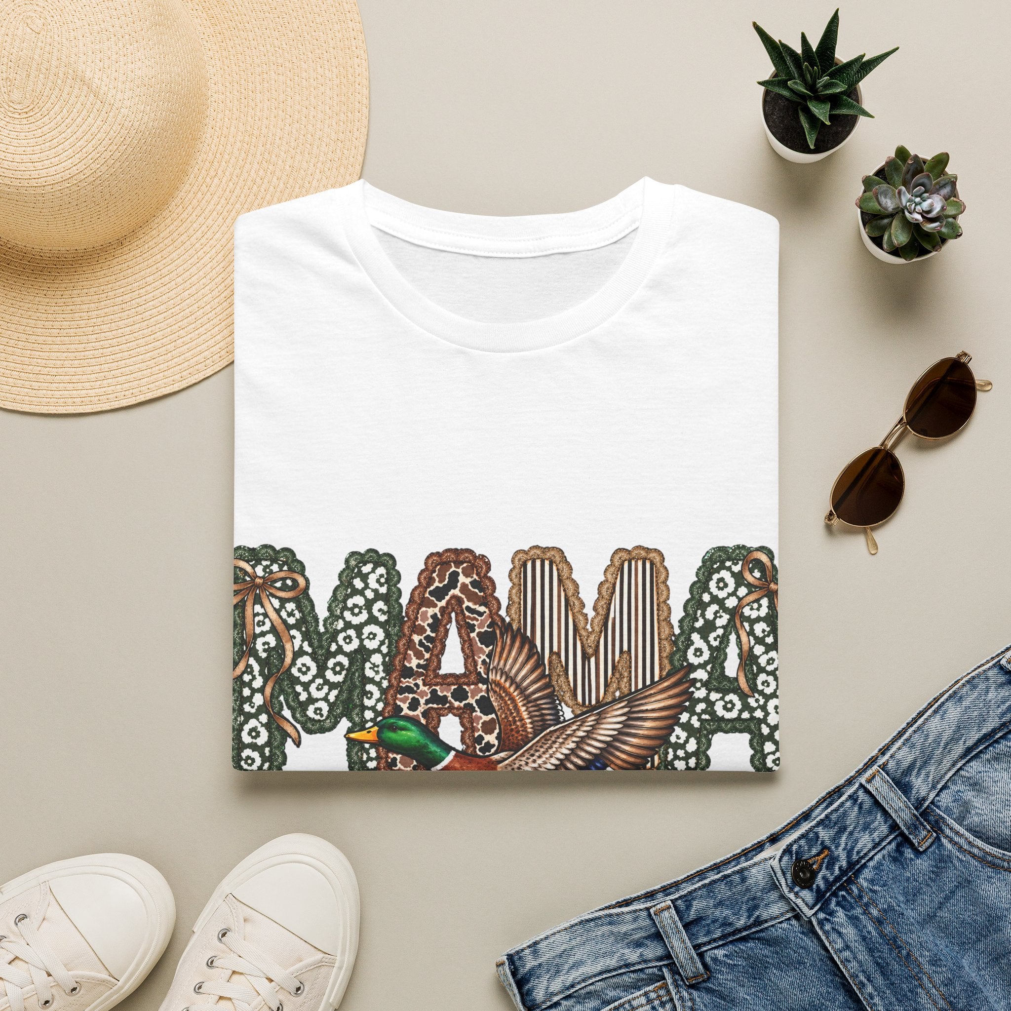 Mama Duck T-Shirt Vintage Floral 'MAMA' Design for Moms