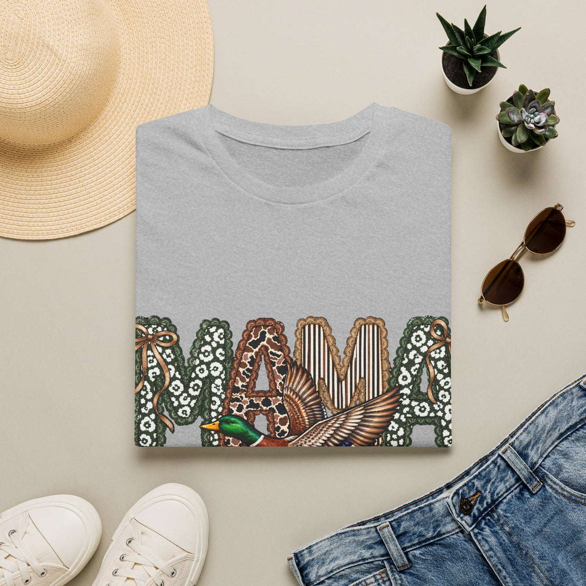 Mama Duck T-Shirt Vintage Floral 'MAMA' Design for Moms